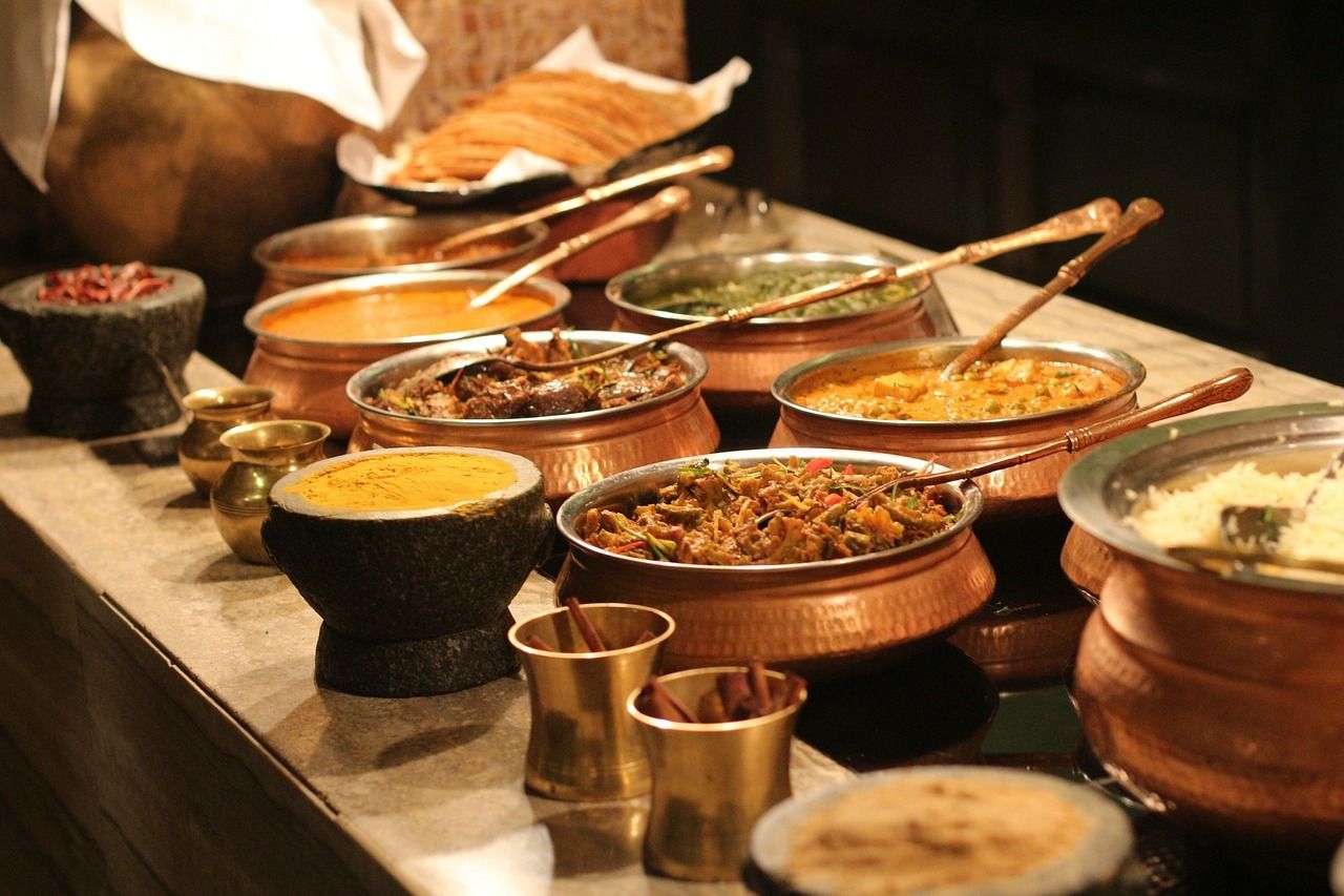 Kuchnia orientalna – charakterystyczne składniki i sposoby przygotowania dań