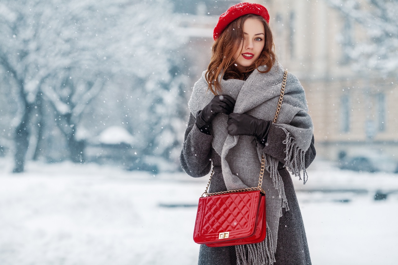 Stylizacje na zimę – z pomocą jakiego ubioru można je stworzyć