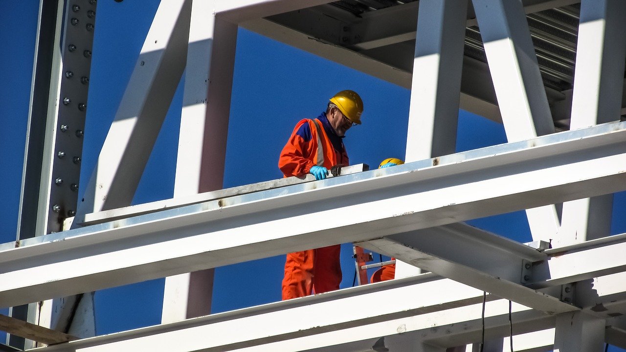 Wyposażenie dla pracownika budowlanego – co powinien zapewnić pracodawca?